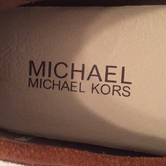 MICHAEL KORS SHOES SIZE 71/2 - Picture 4 of 6
